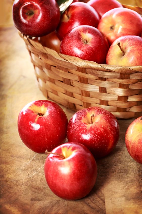 Arta Fruits apple